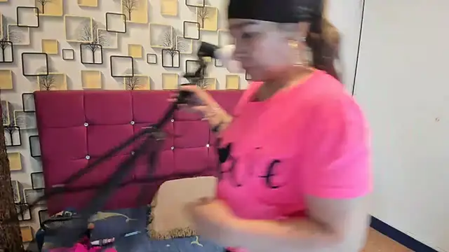 Snapshot of LITLESTAR chatting on November 20, 6:29 pm LITLESTAR online show from November 20, 6:29 pm