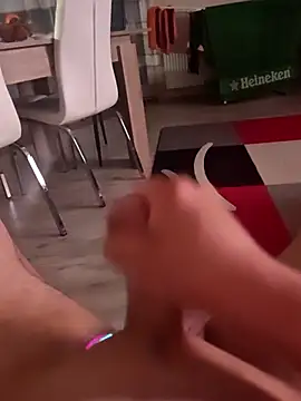 Szeltolo001 online show from April 12, 12:48 am