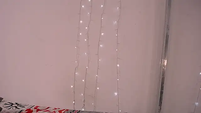 Mia  reys online show from December 29, 4:40 pm