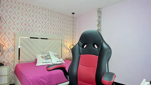 Snapshot of delilaquinn chatting on January 23, 7:18 pm delilaquinn online show from January 23, 7:18 pm