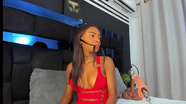 CahitlinBell online show from December 2, 8:44 pm