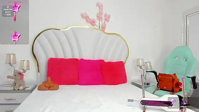 CahitlinBell online show from February 28, 6:32 am