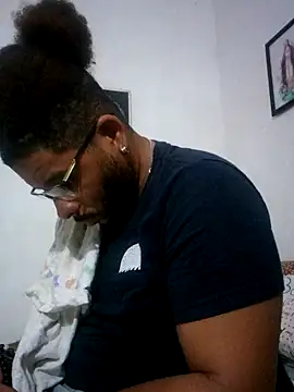 Snapshot of Dj-yefri-pauta chatting on July 13, 2:14 am Dj-yefri-pauta online show from July 13, 2:14 am