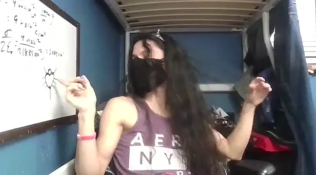 Snapshot of Flappywig chatting on February 23, 7:44 am Flappywig online show from February 23, 7:44 am