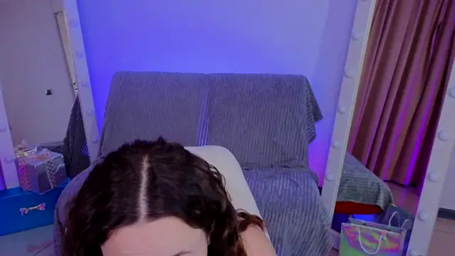 Hayle Hill online show from January 9, 2:11 am