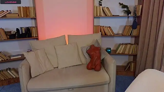 Hayle Hill online show from February 7, 1:58 am