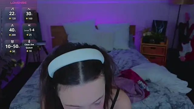 Hayle Hill online show from March 6, 1:46 am