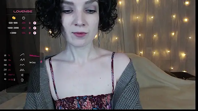 Snapshot of TinaWince chatting on December 2, 4:42 am TinaWince online show from December 2, 4:42 am