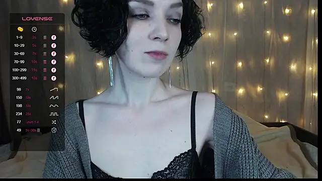 Snapshot of TinaWince chatting on December 5, 4:53 am TinaWince online show from December 5, 4:53 am