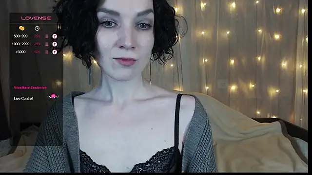 Snapshot of TinaWince chatting on December 5, 8:00 am TinaWince online show from December 5, 8:00 am