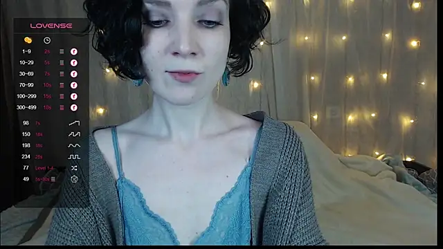 Snapshot of TinaWince chatting on December 7, 4:31 am TinaWince online show from December 7, 4:31 am