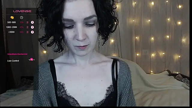 Snapshot of TinaWince chatting on December 8, 7:47 am TinaWince online show from December 8, 7:47 am