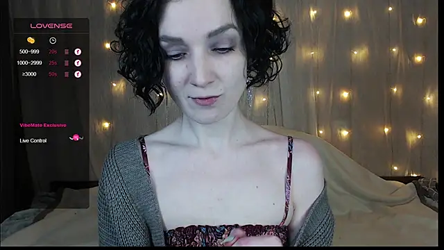 Snapshot of TinaWince chatting on December 12, 5:10 am TinaWince online show from December 12, 5:10 am