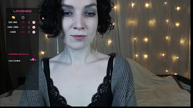 Snapshot of TinaWince chatting on December 13, 5:05 am TinaWince online show from December 13, 5:05 am