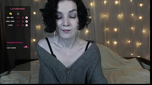 Snapshot of TinaWince chatting on December 13, 8:09 am TinaWince online show from December 13, 8:09 am