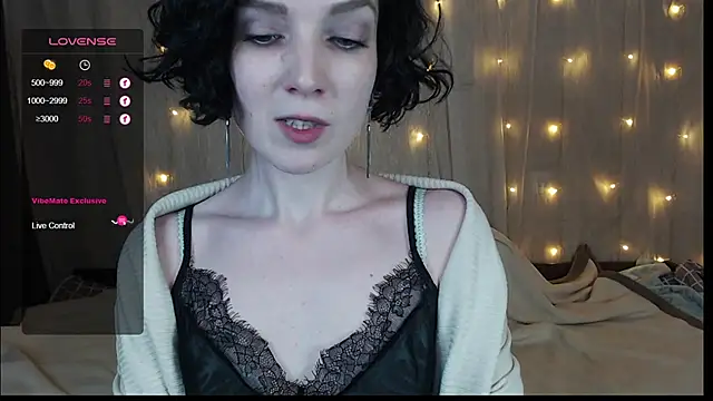 Snapshot of TinaWince chatting on December 14, 8:23 am TinaWince online show from December 14, 8:23 am