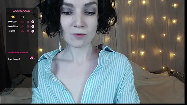 Snapshot of TinaWince chatting on December 15, 5:13 am TinaWince online show from December 15, 5:13 am