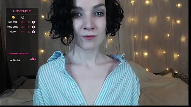 Snapshot of TinaWince chatting on December 15, 8:19 am TinaWince online show from December 15, 8:19 am