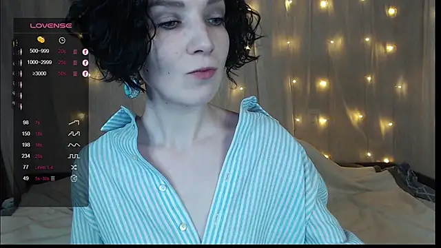 Snapshot of TinaWince chatting on December 19, 5:07 am TinaWince online show from December 19, 5:07 am