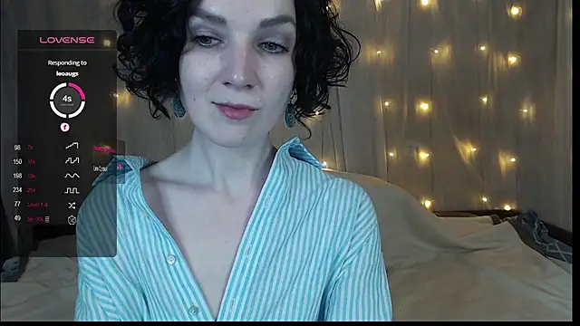 Snapshot of TinaWince chatting on December 19, 8:13 am TinaWince online show from December 19, 8:13 am