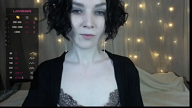 Snapshot of TinaWince chatting on December 22, 5:01 am TinaWince online show from December 22, 5:01 am