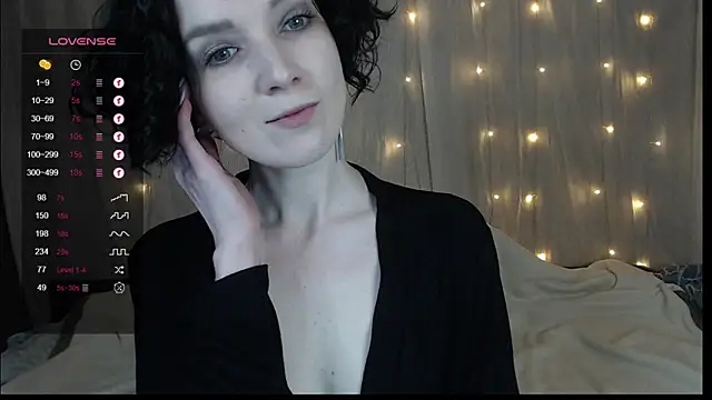 Snapshot of TinaWince chatting on December 23, 4:33 am TinaWince online show from December 23, 4:33 am