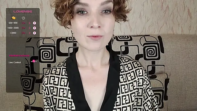 Snapshot of TinaWince chatting on October 2, 4:41 am TinaWince online show from October 2, 4:41 am