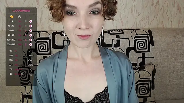 Snapshot of TinaWince chatting on October 4, 4:43 am TinaWince online show from October 4, 4:43 am