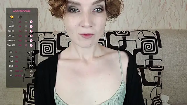 Snapshot of TinaWince chatting on October 13, 4:45 am TinaWince online show from October 13, 4:45 am