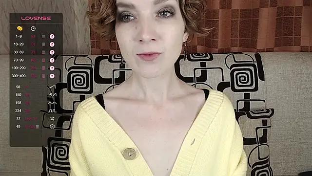 Snapshot of TinaWince chatting on November 6, 4:35 am TinaWince online show from November 6, 4:35 am