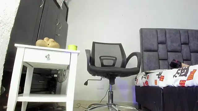 Sarah Mistress  online show from April 10, 4:23 pm