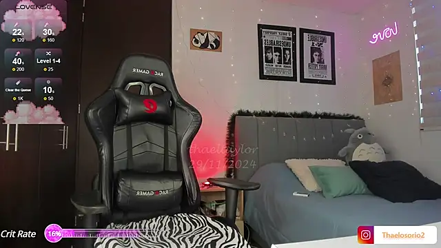 Snapshot of _thaeltaylor chatting on December 5, 4:55 pm thaeltaylor online show from December 5, 4:55 pm