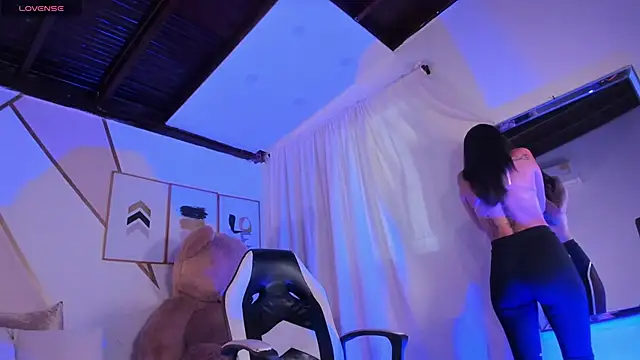 maye wells online show from December 19, 5:29 pm