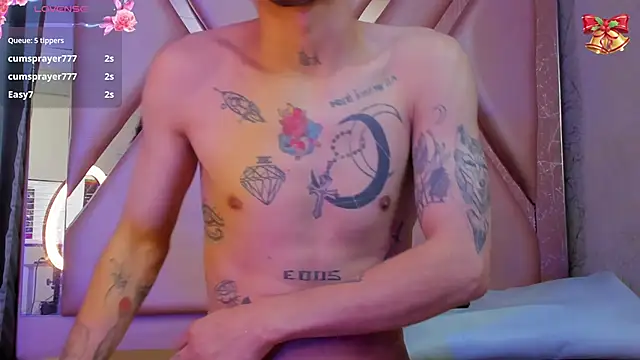 kendalltaylorr online show from December 31, 8:37 am