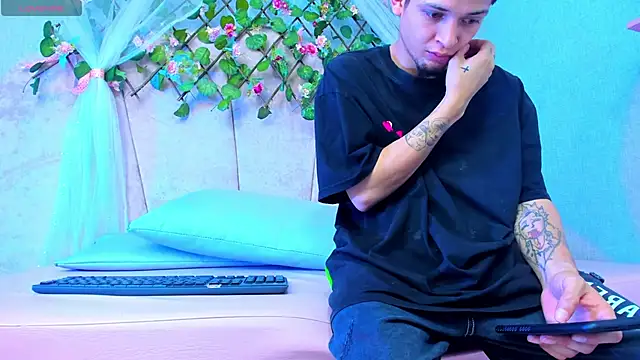 kendalltaylorr online show from January 12, 9:30 am