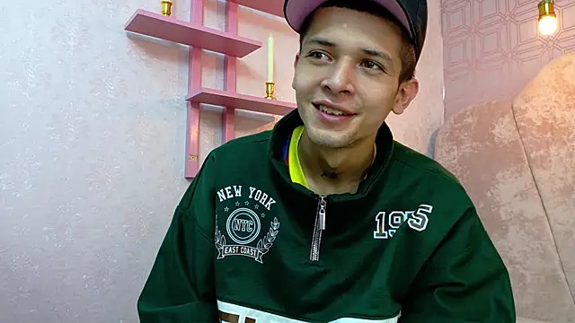 kendalltaylorr online show from December 4, 12:36 pm