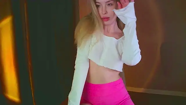 mia raspberrie online show from December 14, 11:45 pm