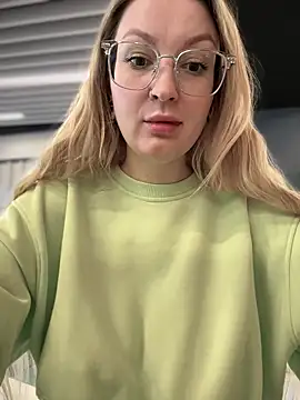 Teya moon  online show from January 20, 11:35 am