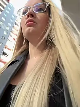 Teya moon  online show from February 15, 11:50 am