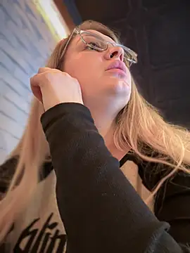 Teya moon  online show from March 5, 12:11 pm