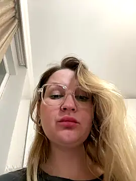 Teya moon  online show from December 14, 11:20 pm