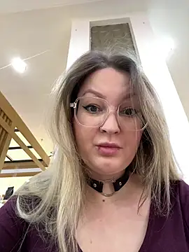 Teya moon  online show from February 18, 9:27 am