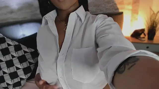 Anneth  M online show from February 12, 7:53 pm