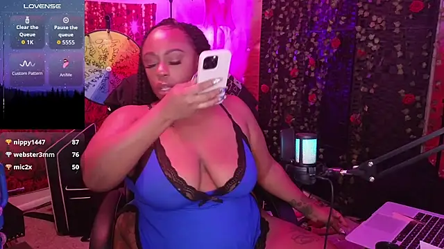 Snapshot of cheriserozequeen chatting on October 28, 2:37 am cheriserozequeen online show from October 28, 2:37 am