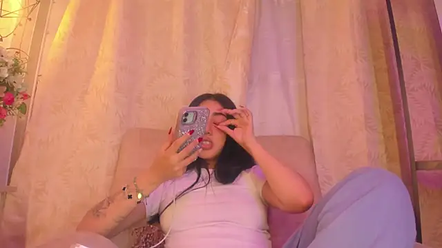 Snapshot of Chanttall_ chatting on December 18, 4:20 am Chanttall  online show from December 18, 4:20 am