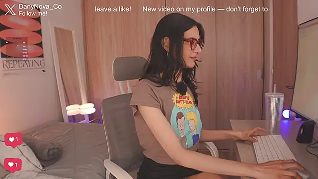 Snapshot of DanyNova_Co chatting on June 30, 9:38 pm DanyNova Co online show from June 30, 9:38 pm