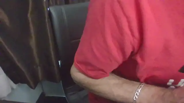 Snapshot of HungStud4You chatting on November 10, 4:11 am HungStud4You online show from November 10, 4:11 am