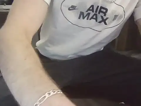 Snapshot of HungStud4You chatting on January 8, 6:05 am HungStud4You online show from January 8, 6:05 am