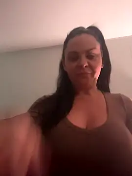 IvyWylde online show from December 1, 6:30 pm