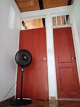 Snapshot of Sofia_Queen17 chatting on December 1, 4:29 pm Sofia Queen17 online show from December 1, 4:29 pm